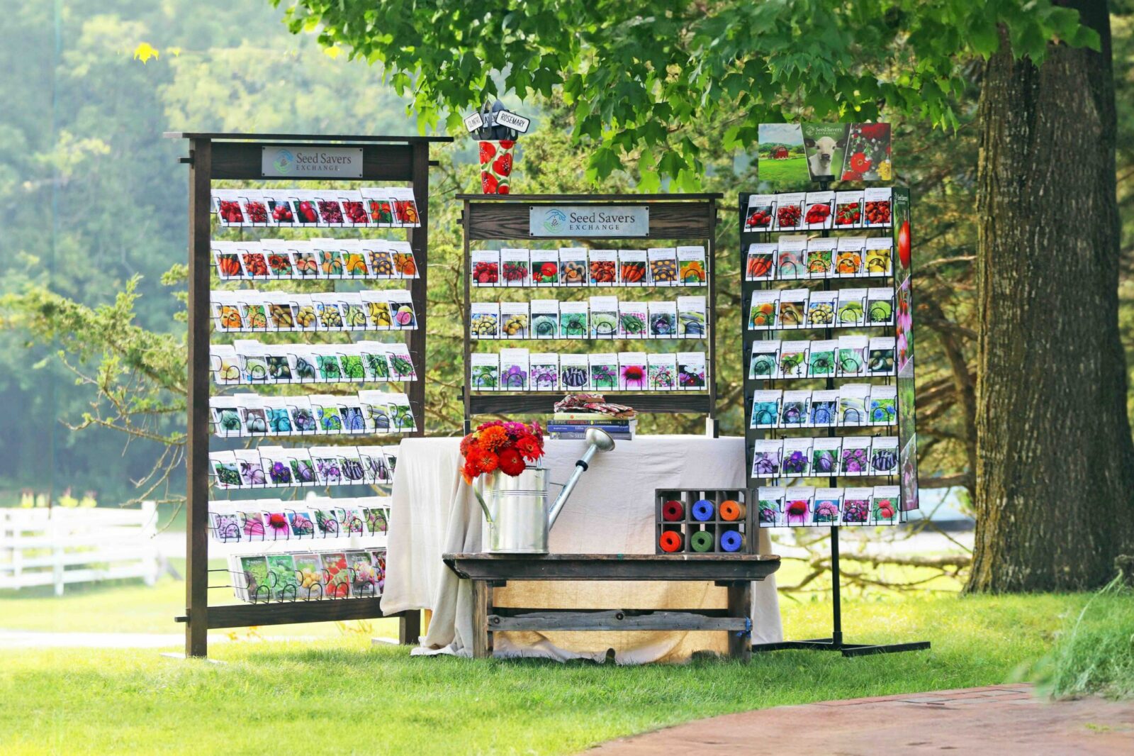 Flexible Merchandising Options With multiple rack styles and sizes, fitting a Seed Savers Exchange display into your retail space is effortless. Let us know your needs, and we will explore options with you.